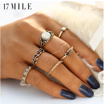 Vintage Gold Metal Crystal Rings Set - The MAYZ