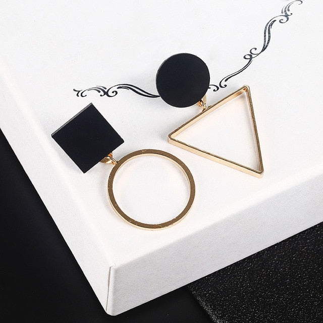 Long Slope Geometric circle earrings - The MAYZ