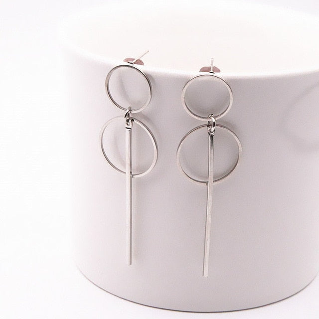 Long Slope Geometric circle earrings - The MAYZ