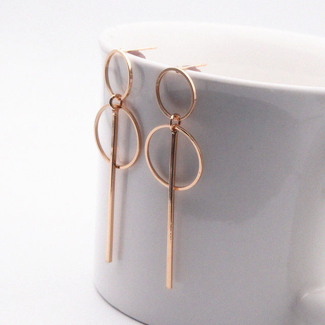 Long Slope Geometric circle earrings - The MAYZ