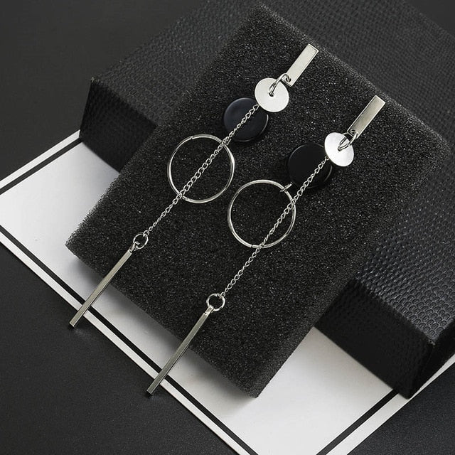 Long Slope Geometric circle earrings - The MAYZ