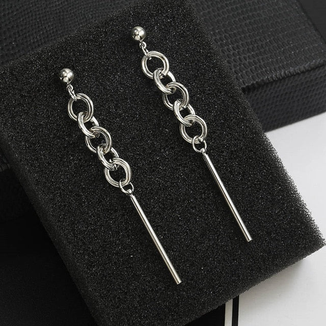 Long Slope Geometric circle earrings - The MAYZ