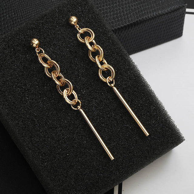 Long Slope Geometric circle earrings - The MAYZ